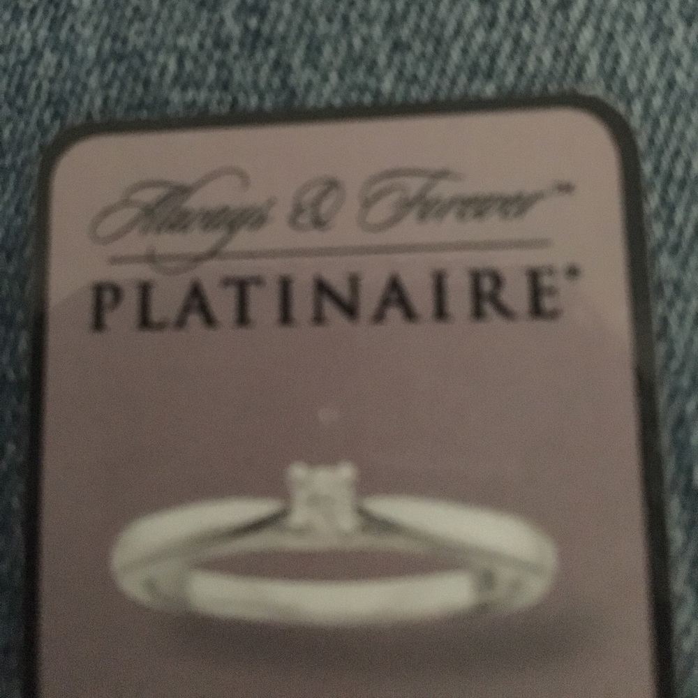 Engagement ring - Picture 2 of 2